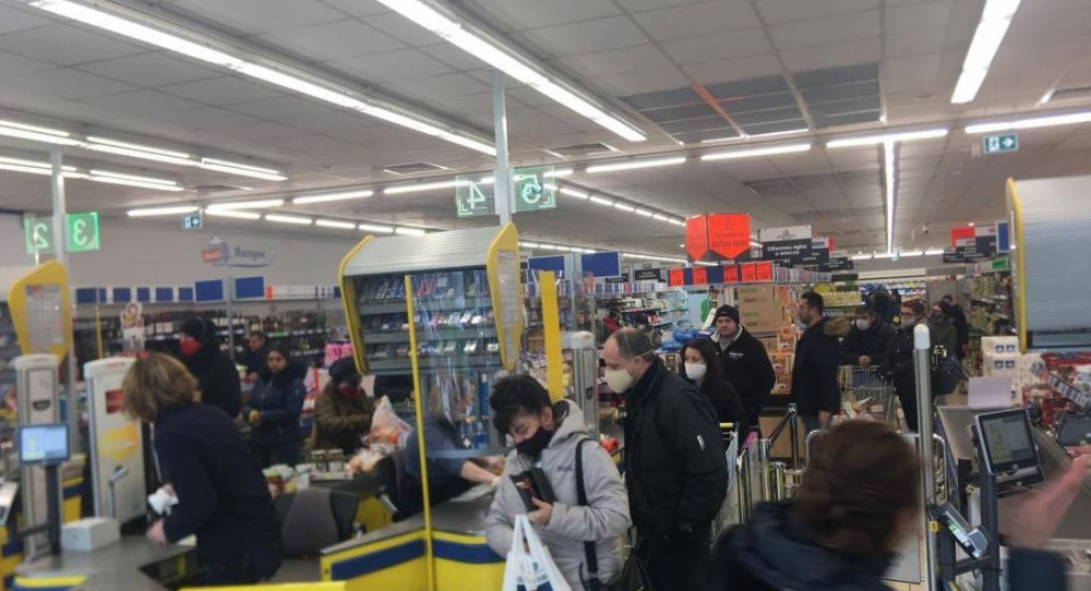 Скандални СНИМКИ показват защо локдаунът у нас може и да не даде резултат 