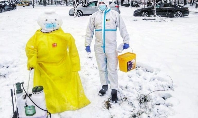 Във ВМА „пръскат“ свежо настроение насред пандемията К-19
