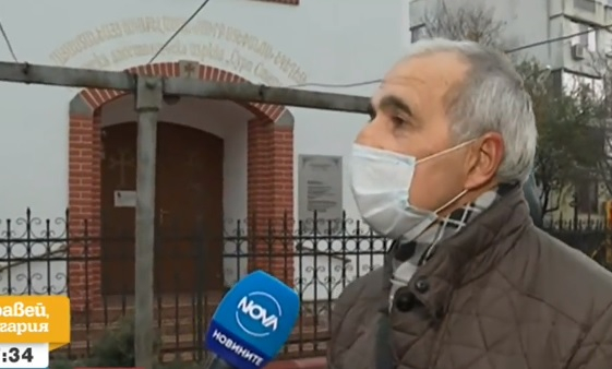 Пълен абсурд с прашки и сутиени XXL пред православен арменски храм в Пазарджик 