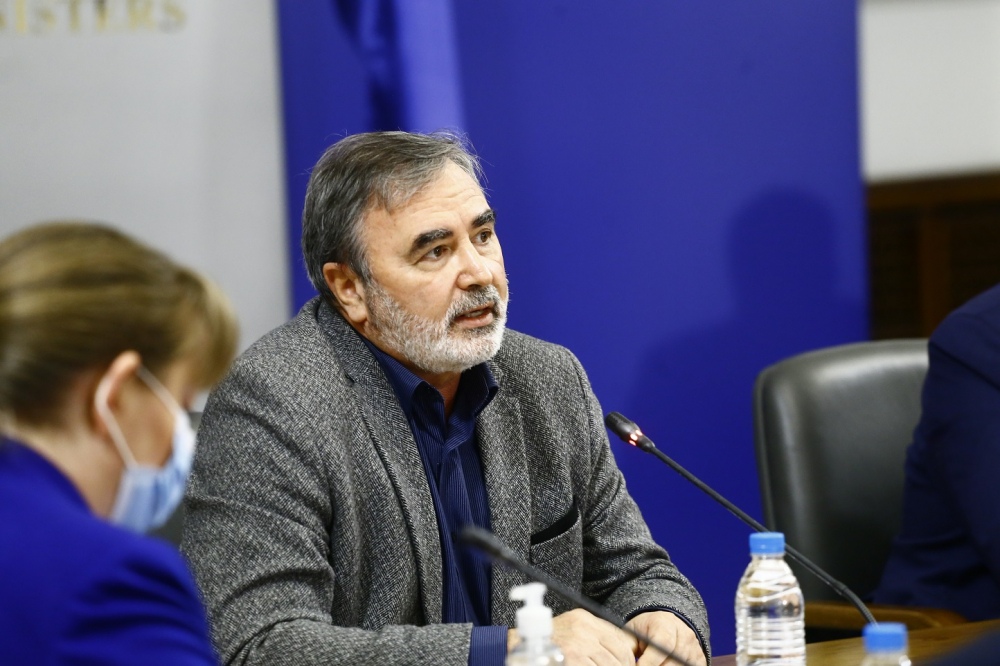 Доц. Кунчев предупреди за дебнещи зарази, грипът ни удря до дни