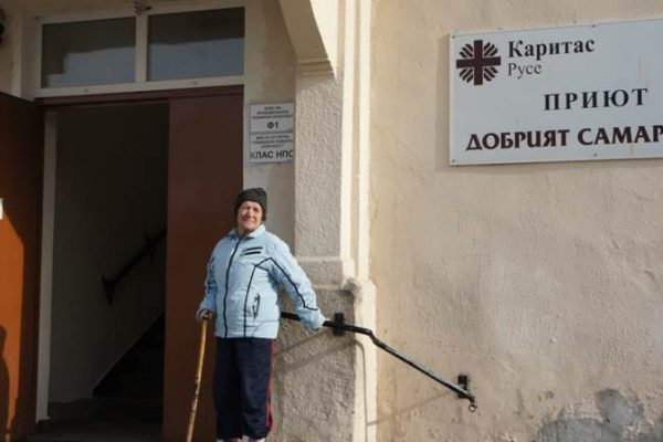 Скандално от Русе: Карат бездомници да си платят PCR тест, за да ги приемат в приют