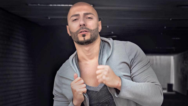 Поп фолк певец излезе чисто гол на снега и... СНИМКА 18+