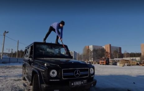Руснак превърна в купчина ламарини лъскавия си Gelandewagen заради безумна причина ВИДЕО 