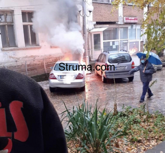 Паркиран пред поликлиниката "Мерцедес" ошашави кюстендилци СНИМКА 