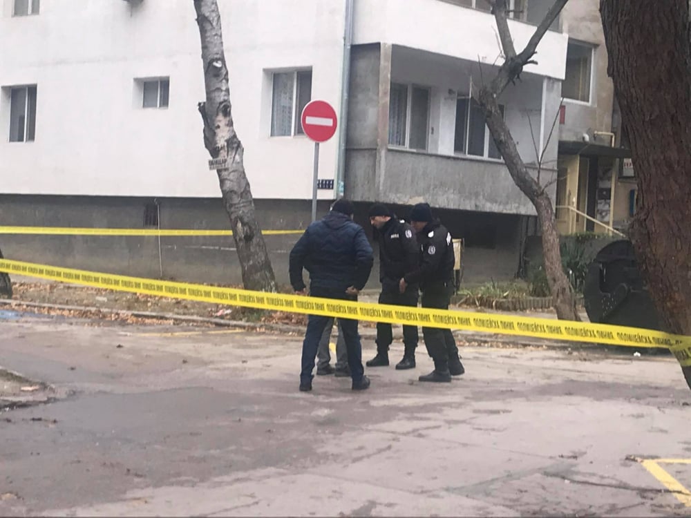 Първи СНИМКИ от кървавата баня с три трупа в Морската столица