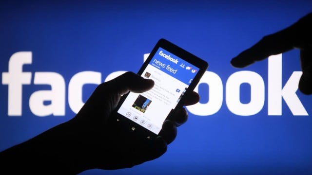 Чатът на Facebook се срина