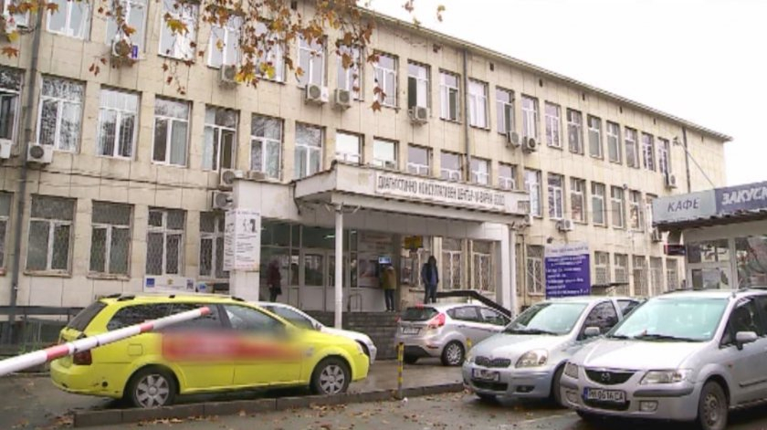 Стана ясно кой е мъжът, умрял на стол пред варненска поликлиника 