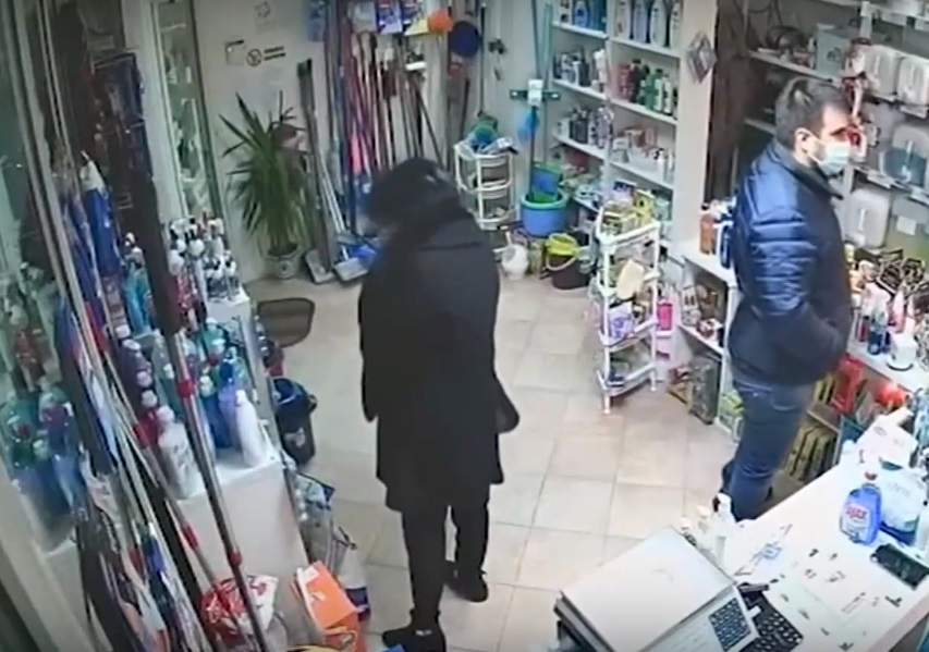 Невероятно ловка джебчийка върлува в София ВИДЕО