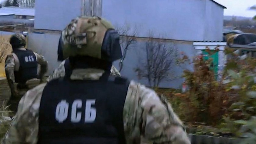 Атентатор самоубиец взриви полицаи по време на обиск