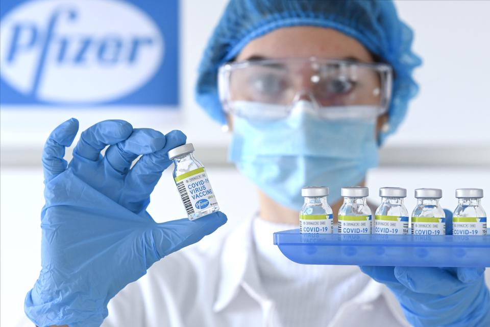 Разкриха колко много пари ще изкарат Pfizer и Moderna от ваксината срещу К-19