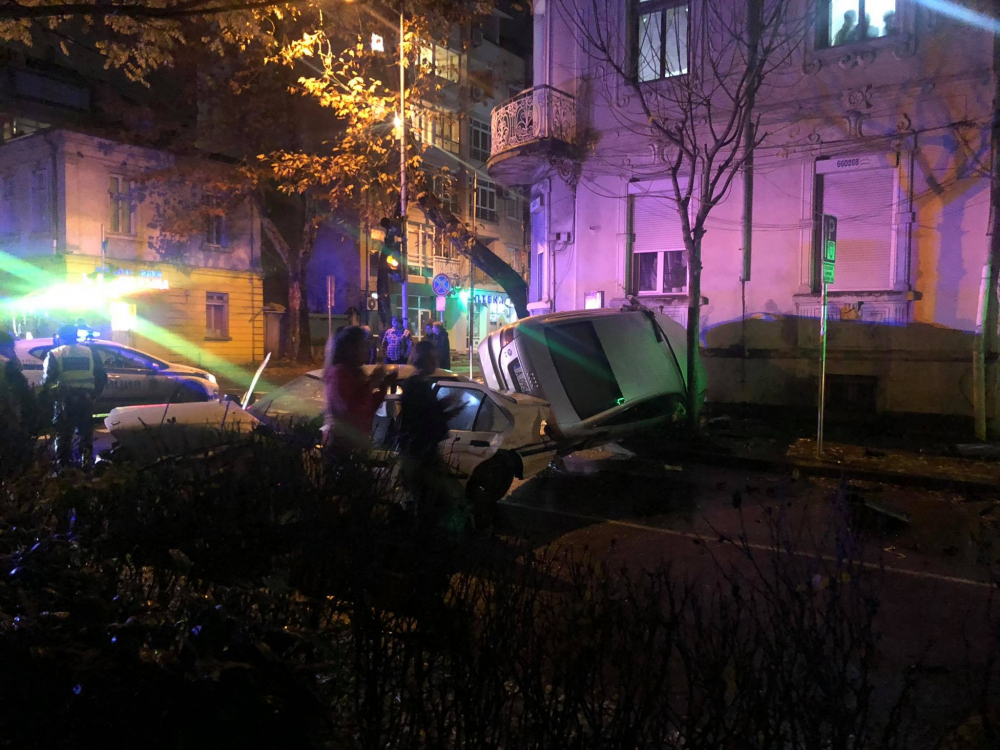Свирепа и кървава катастрофа с Ауди и БМВ по тъмна доба в центъра на Бургас СНИМКИ 