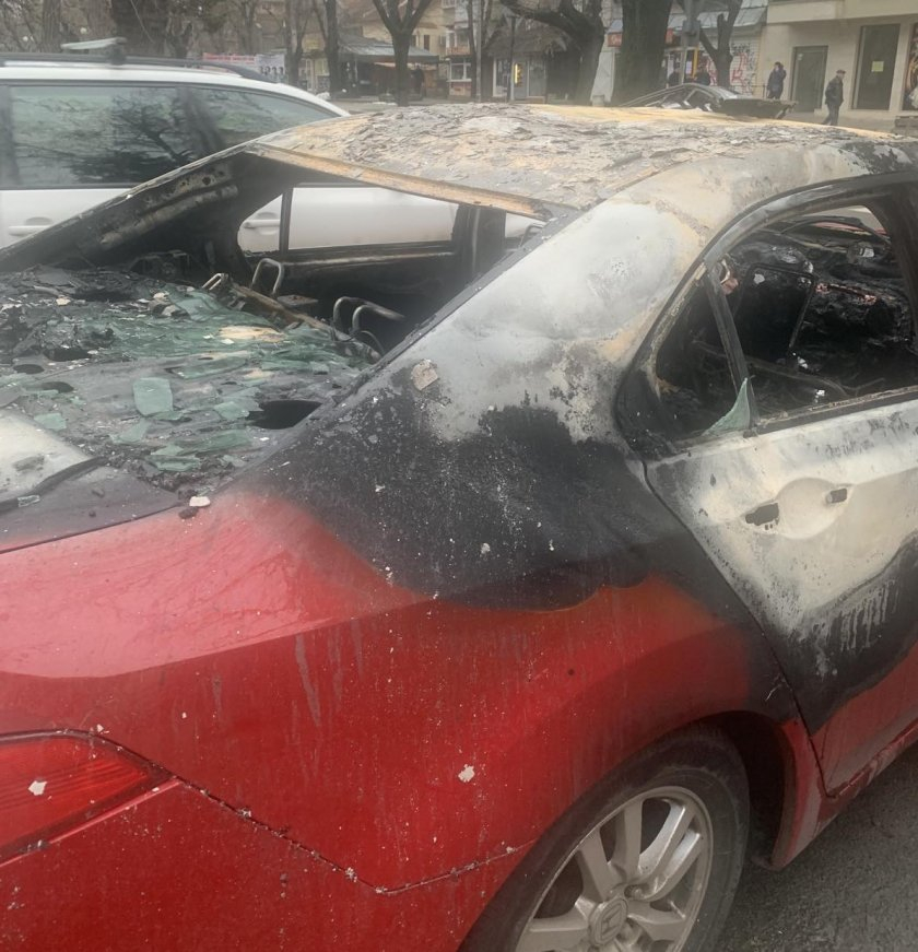 Опожариха умишлено кола в Русе СНИМКА 