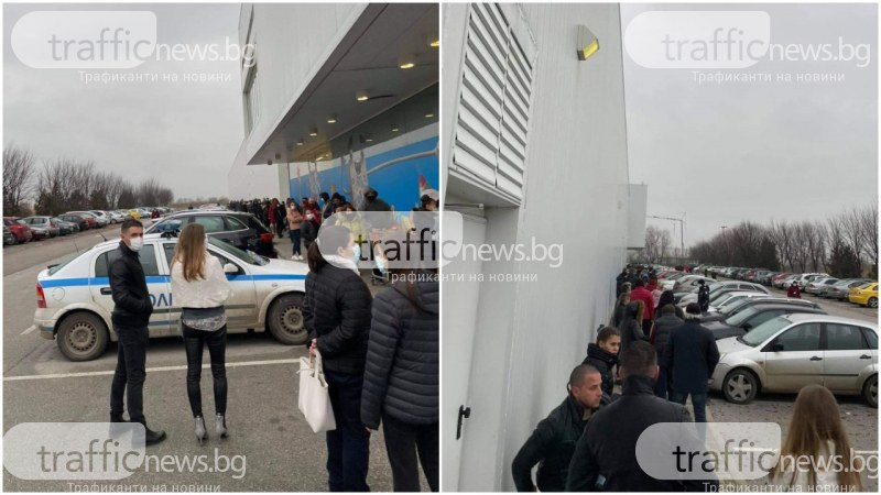Стотици пловдивчани пак се блъскат и чакат с часове на опашка пред "Джъмбо"  СНИМКИ