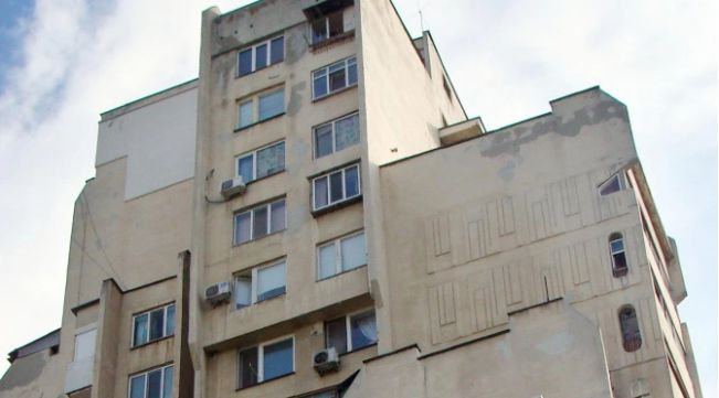 Голяма опасност: Блок в Тутракан заприлича на кулата в Пиза
