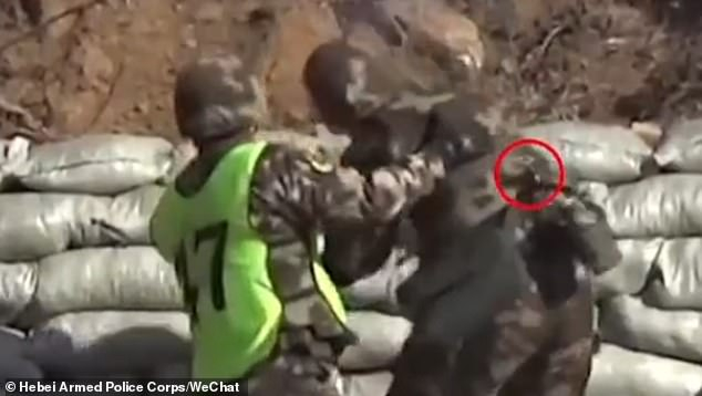 Драматично ВИДЕО: Войник изпусна граната и миг преди взрива...