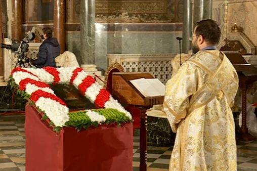 Започна празничното богослужение за Бъдни вечер НА ЖИВО