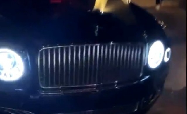 Рапър изненада майка си за рд с чек за 1 млн. долара и Bentley ВИДЕО