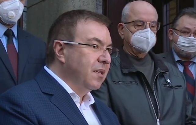 Здравният министър прие първите ваксини и обяви страшната цена, която плащаме! ВИДЕО