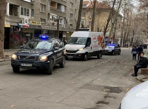 Острие на ГЕРБ разби елементарните хейтъри за буса с ваксините на кренвирши "Леки"