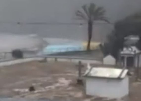 Мощна буря помете остров Мадейра ВИДЕО