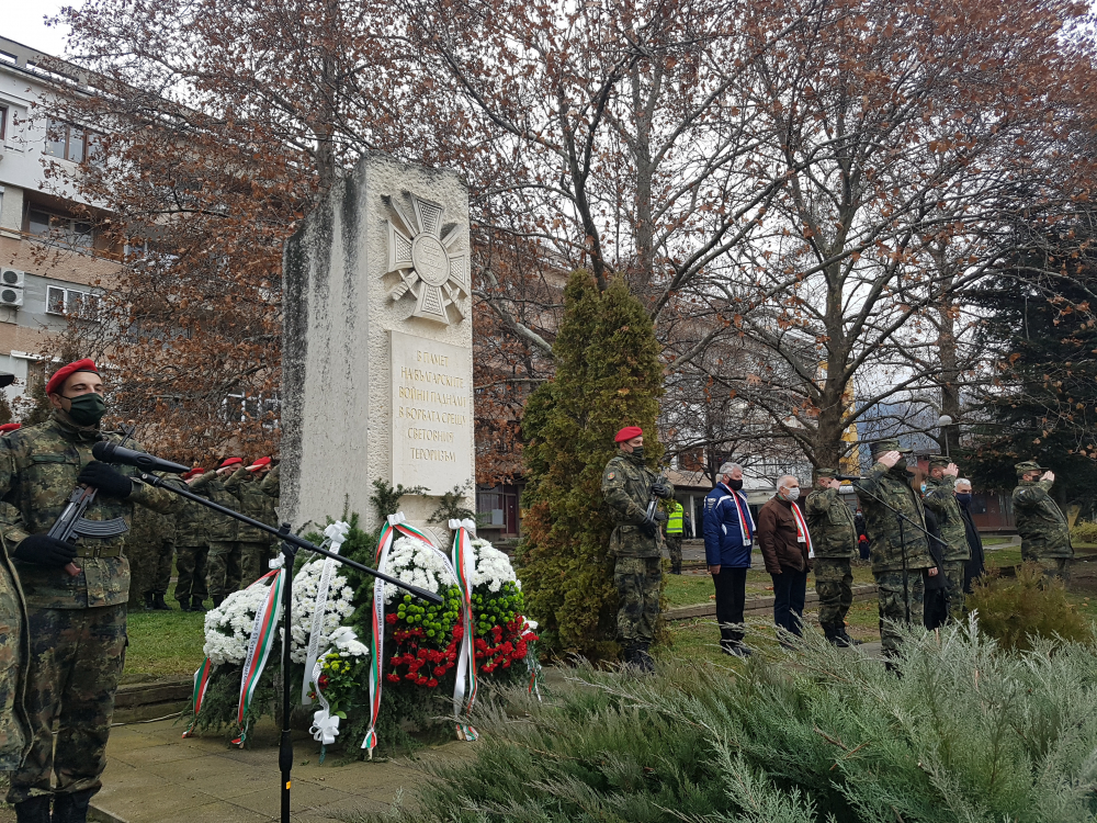 Почетоха паметта на българите, загинали на черния 27.12.2003 г.