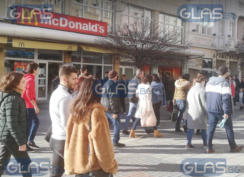 Ад на най-дългата улица в Европа, оттам ли ще тръгне 3-тата вълна на К-19 в България? СНИМКИ