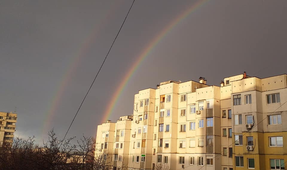 Уникално явление и поличба за добро в небето над цялата страна СНИМКИ