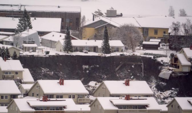 Трагедията в Норвегия е покъртителна, десетки ранени, издирват... СНИМКИ 
