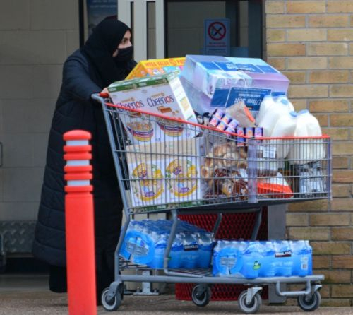 Паника на Острова заради локдауна, разграбват магазините СНИМКИ