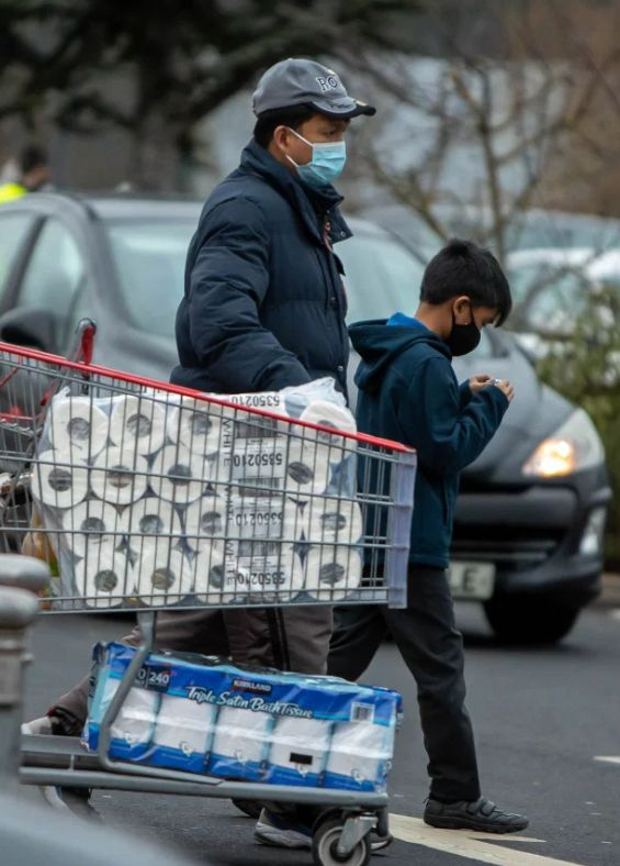 Паника на Острова заради локдауна, разграбват магазините СНИМКИ