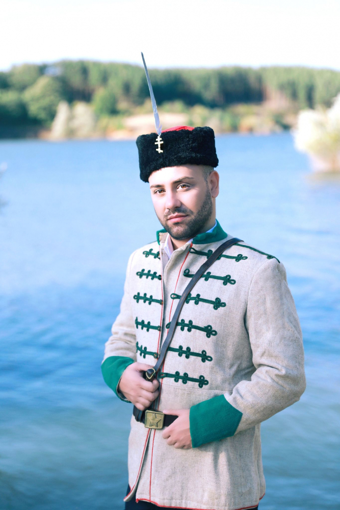 Народен певец облече униформата на Левски и... ВИДЕО 