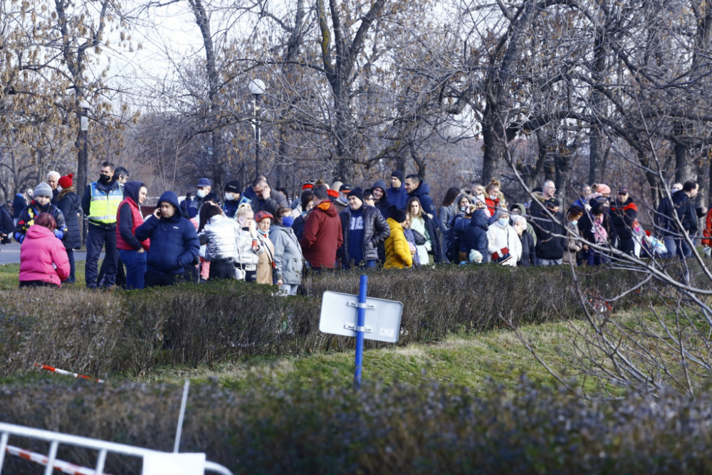 Фоторепортаж в БЛИЦ! Ето кой хвана кръста на Йордановден в София