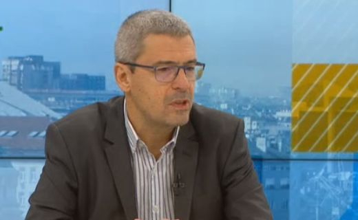 Коя да изберем? Проф. Гетов изброи разликите между ваксините на Пфайзер и Модерна ТАБЛИЦА