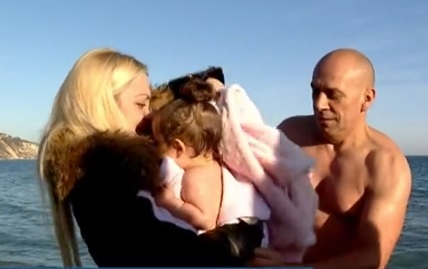 Дядо потопи 11-месечната си внучка в леденото море във Варна 