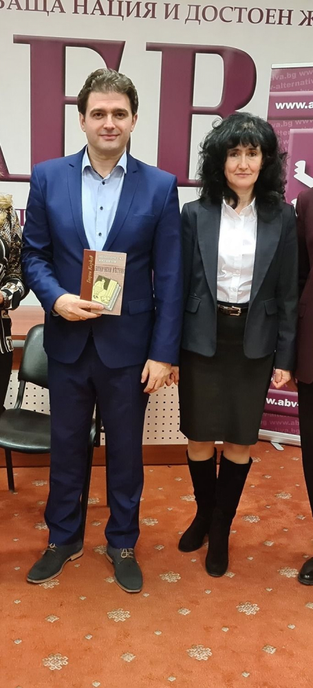 Ето коя е любовницата на кмета на Стрелча, с която посрами Мисис Баба Дони Чачова СНИМКИ