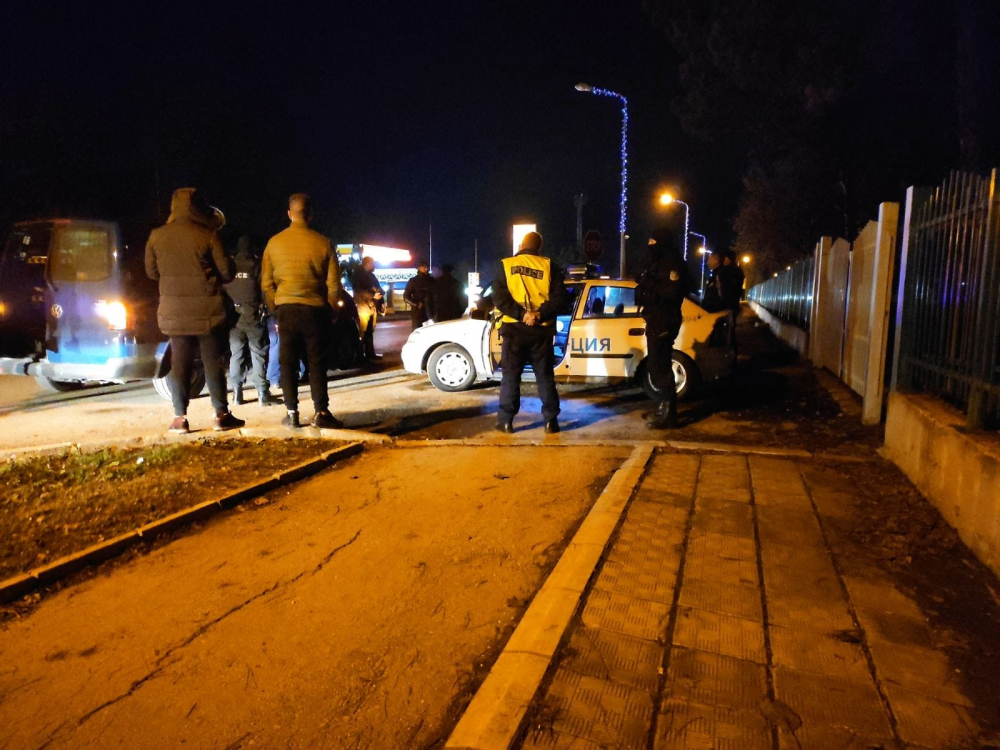 Три ченгета спипани за серия подкупи в Русенско СНИМКИ