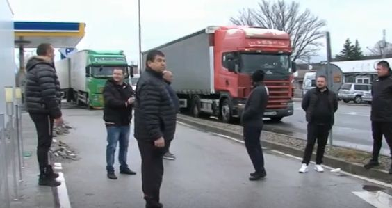 Родни шофьори се ожалиха от полицейски рекет в Гърция ВИДЕО 
