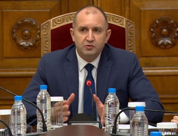 Цветанов шикалкави пред Радев - сопна му се за изборите, но се ожали от... ВИДЕО
