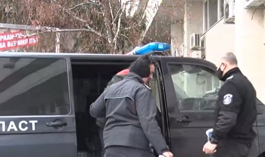 Положението на стрелеца от новогодишното хоро в Ловеч става все по-тежко 