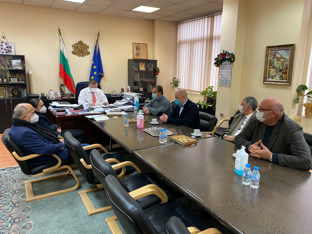 Здравният министър обяви кой ще вземе още пари при ваксинирането срещу К-19 