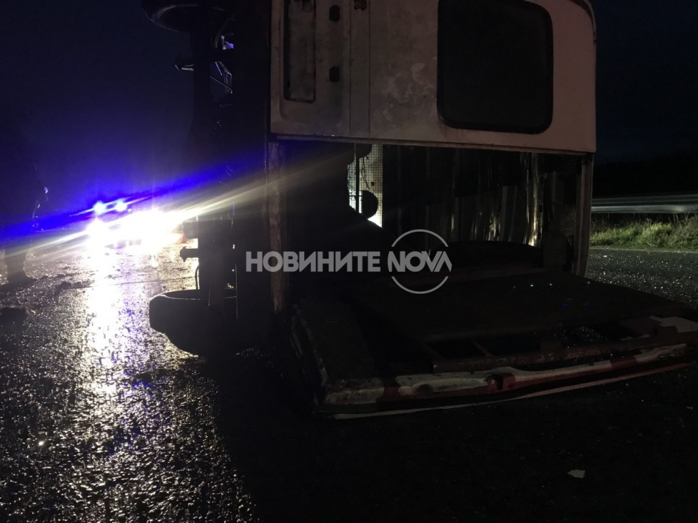 Тежка катастрофа край Стара Загора прати жена и дете в болница СНИМКИ