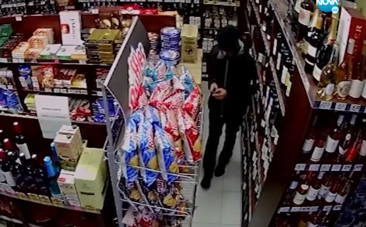 ВИДЕО запечата нагла кражба в столичния "Люлин"
