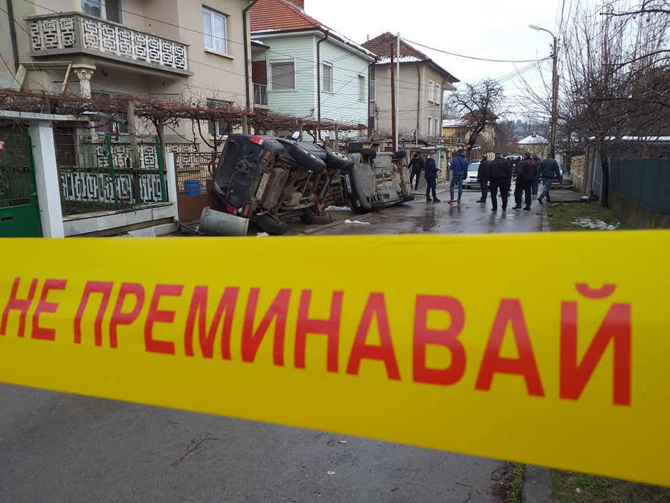 Зрелищни СНИМКИ и ВИДЕО от циганския погром в Мездра