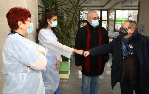 Звездите на Народния театър благодариха на медиците от „Софиямед“