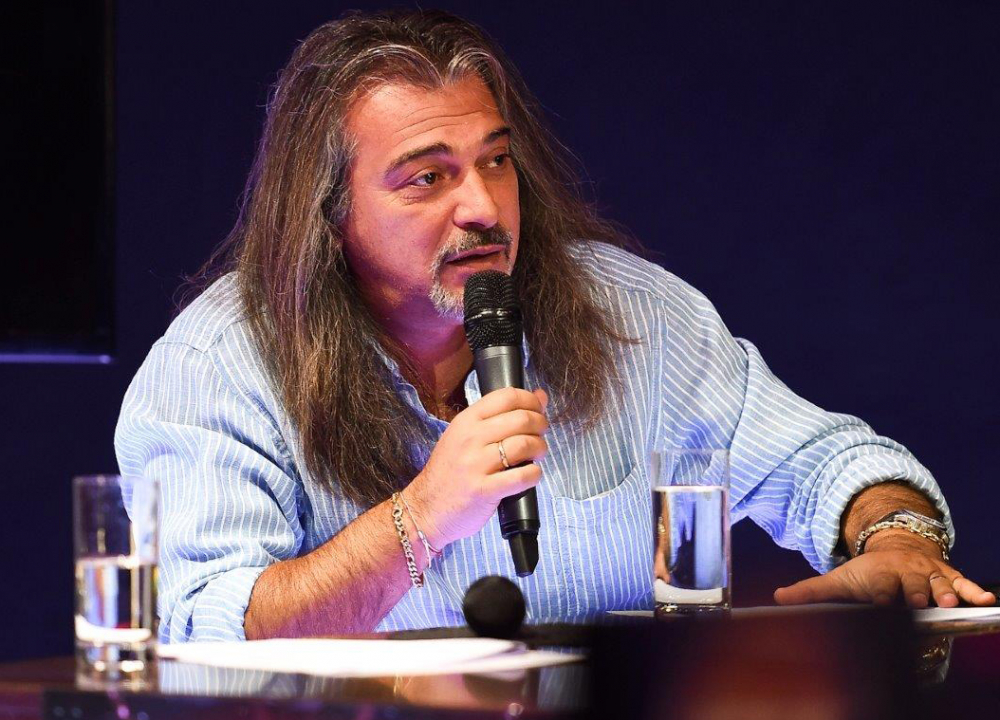 Халваджиян нае на работа известен журналист, а с Рачков... 