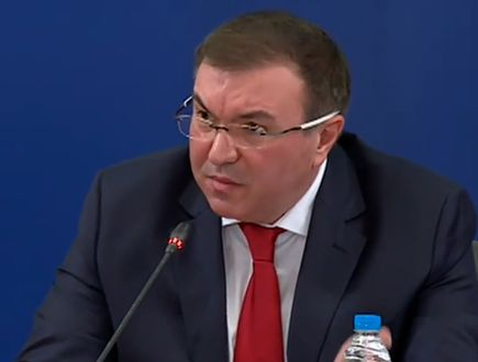 Здравният министър: Още в петък ще издам заповед за падането на две мерки ВИДЕО
