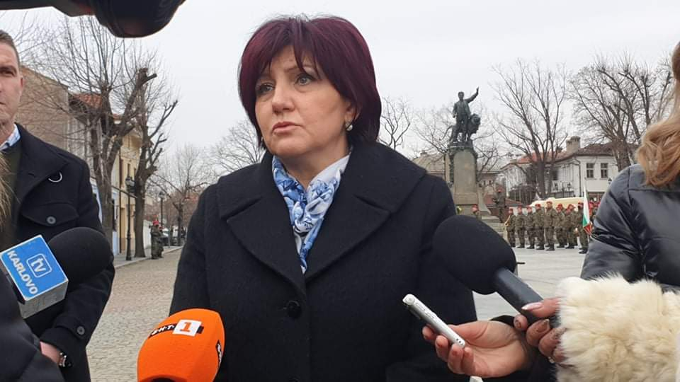 БЛИЦ TV: Цвета Караянчева захапа президента за датата на вота и заяви...