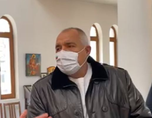 Навръх Антоновден Борисов заведе Сачева и Ангелов на църква и си спомни комунизма ВИДЕО