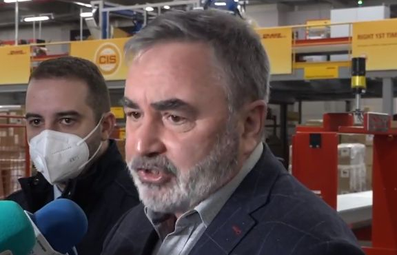 Двойно по-малко ваксини на "Пфайзер" пристигнаха у нас тази сутрин, какво се случва ВИДЕО 