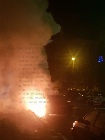 Огнен ужас в Перник: Няколко коли изгоряха за нощ СНИМКИ